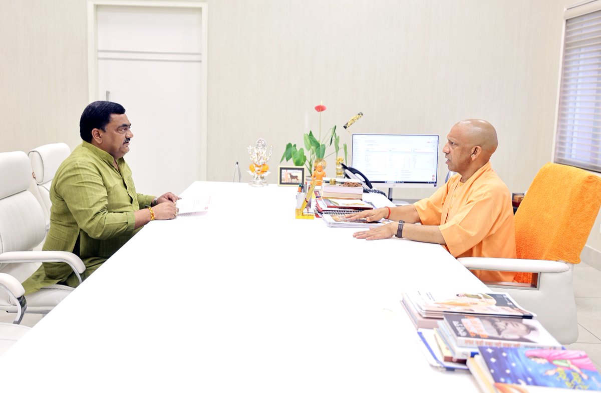 myogioffice's tweet photo. मुख्यमंत्री श्री @myogiadityanath जी महाराज से आज लखनऊ में जनपद गाजियाबाद के मुरादनगर विधान सभा क्षेत्र से माननीय विधायक श्री अजीत पाल त्यागी जी ने शिष्टाचार भेंट की। https://t.co/E0sLIXUCLr