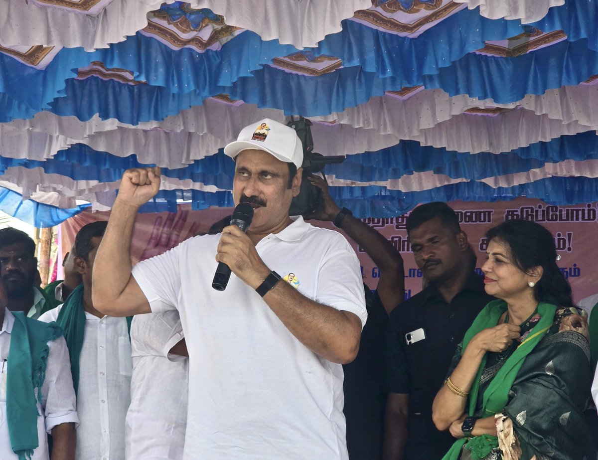 draramadoss's tweet photo. கர்நாடகத்தில், காவிரியின் குறுக்கே மேகதாதுவில் அணை கட்ட நினைக்கும் கர்நாடக அரசை கண்டித்தும், இத்திட்டத்தை முழுமையாக கைவிட வலியுறுத்தியும், பிலிகுண்டுவில் இருந்து பூம்புகார் வரை நடைபெறும் நான்கு நாட்கள் பயணத்தில், பென்னாகரத்தில் விழிப்புணர்வு பரப்பரை மேற்கொண்டு, பொதுமக்களுக்கு துண்டு பிரசுரங்கள் வழங்கி, பிரச்சாரம் செய்த போது.!

இந்நிகழ்ச்சியில் தருமபுரி சட்டமன்ற உறுப்பினரும், பசுமைத் தாயகம் தலைவருமான முனைவர் சௌமியா அன்புமணி MLA மற்றும் பல்வேறு விவசாய சங்க நிர்வாகிகள் உள்ளிட்ட ஏராளமானோர் பங்கேற்றனர்.

#காவிரிகாப்போம்
#மேகதாதுஅணைதடுப்போம்

#CauveryKappom
#MekedatuAnaiThaduppom #MekadatuRally #CauveryRights #TamilNadu #PMK