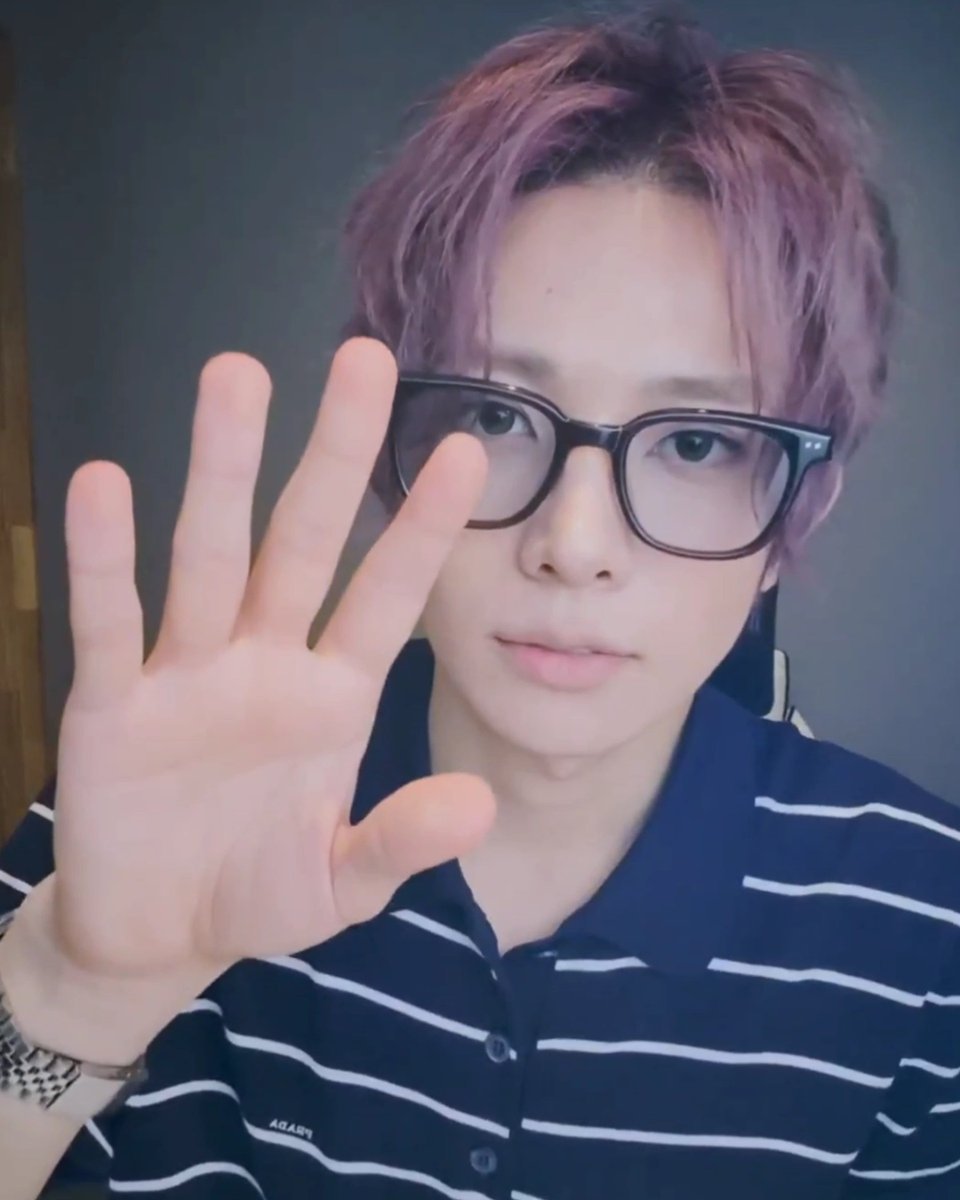 evndllee's tweet photo. Halo? https://t.co/oWshGwxC97