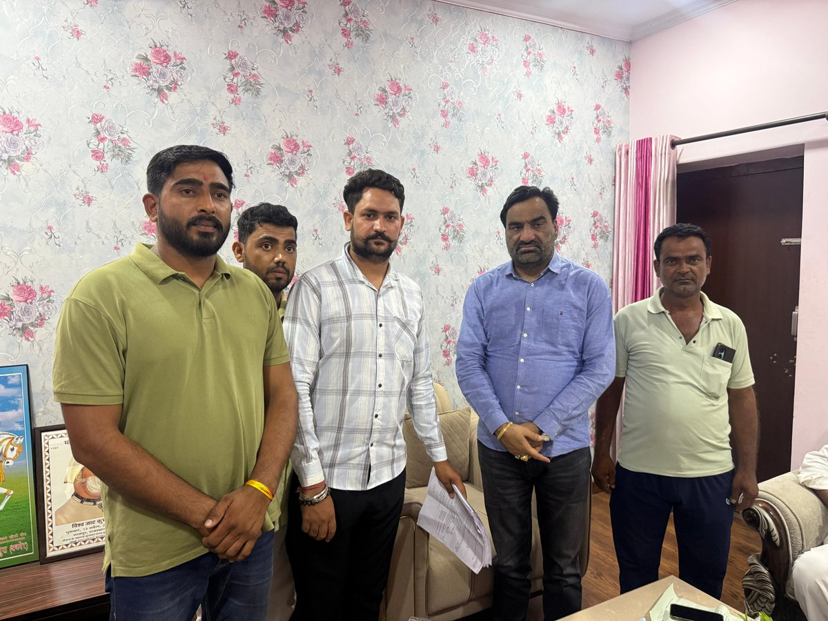 hanumanbeniwal's tweet photo. जयपुर आवास पर आगंतुक जनों के साथ मुलाकात से जुड़े छाया चित्र | https://t.co/dwuFwKumVc