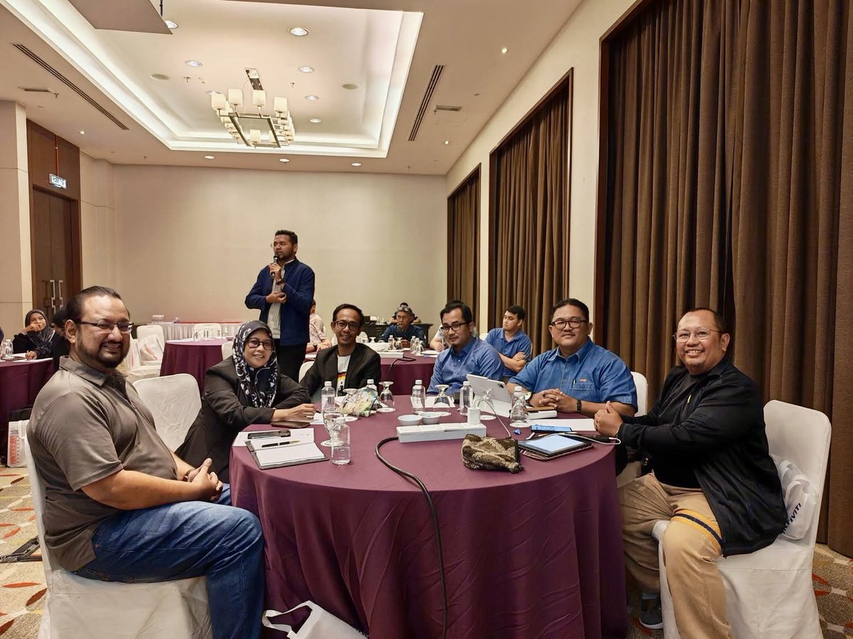 halimshah72's tweet photo. Hari pertama menghadiri Sesi Libat Urus Akademi Dalam Industri (ADI) bersama Rakan Strategik (BAKAT) Melaka &amp; Negeri Sembilan di Hotel Hatten, Melaka.

Taklimat dan pembentangan memberi gambaran jelas mengenai objektif serta pelaksanaan Program ADI dalam memperkukuh pembangunan. https://t.co/11uWpi5OnG