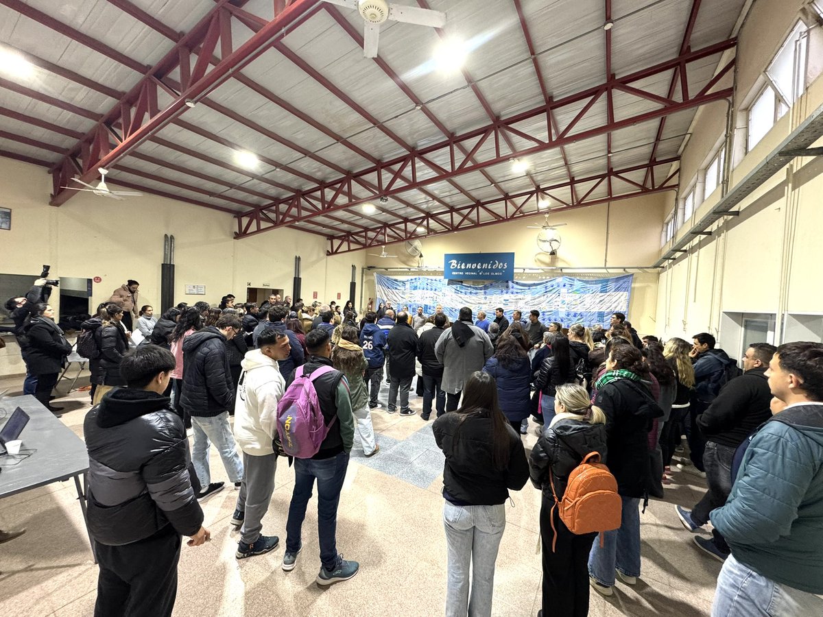 juanpinglese's tweet photo. Participamos del Gabinete Ampliado en barrio Los Olmos, junto al intendente @accastelloedu.

Escuchar a los vecinos, recibir sus reclamos y transformar esas demandas en respuestas concretas es la mejor manera de construir una ciudad más cercana. https://t.co/235SW4kBQg