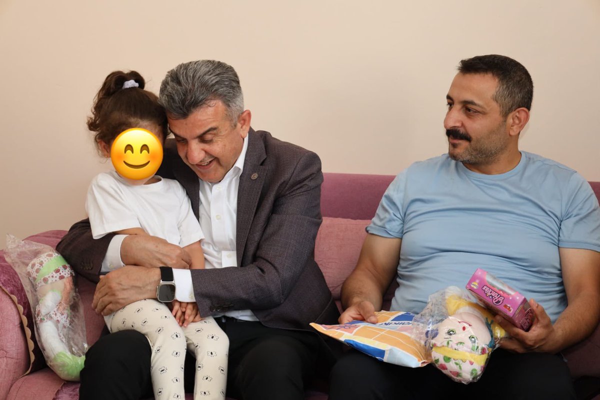 ZehraAy063's tweet photo. Bir çocuğun hayatını değiştirmek, toplumun geleceğini güzelleştirmektir.

Koruyucu Aile Haftası dolayısıyla İl Başkanımız @milhamigunbegi, Gençlik Kolları Başkanvekilimiz Salih Gündüz ve yönetimimizle Aslan ailesini ziyaret ettik, samimi ve sıcak bir hasbihal gerçekleştirdik.

Hanelerini ve kalplerini evlatlarımıza açarak onlara yuva olan tüm koruyucu ailelerimize teşekkür borçluyuz.

#Aile @RTErdogan @EmineErdogan @tugbaisikercan @tulaykaynarca @drbetulsayan @bybekirbozdag @furkankucukk_ @AKKADINGM @akpartiurfa