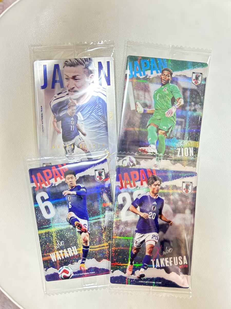 mllo4k's tweet photo. サッカー 日本代表 ツインウエハース カード 交換

譲 画像のもの
R前田、N鈴木、N遠藤、N久保

求 R谷口、N田中

郵送交換のみ
お心あたりのある方いらっしゃいましたらお声かけください🙇🏻‍♀️ https://t.co/ZgGqftpBBQ