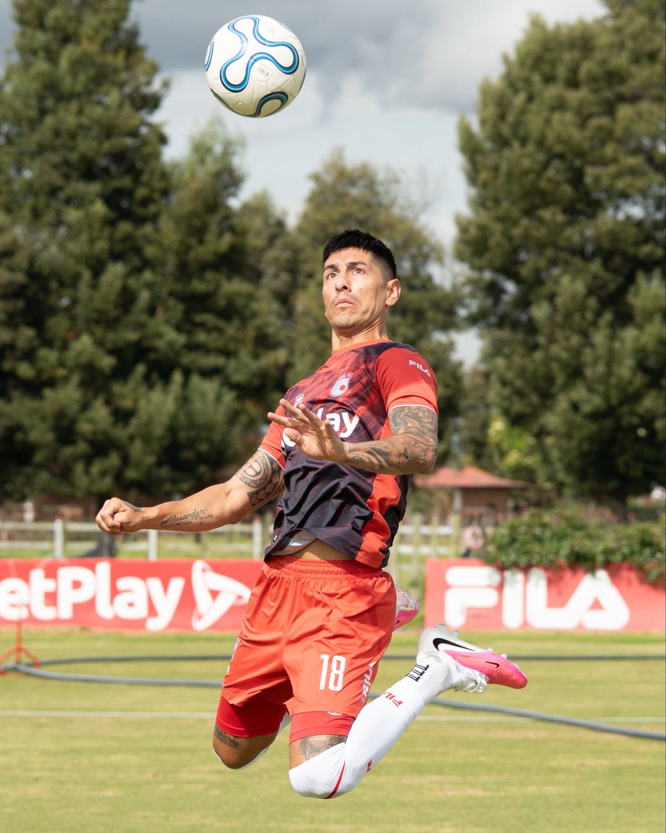 SantaFe's tweet photo. ¡Calienta el León 🦁 para su primer partido de #PretemporadaCardenal 🇮🇩!

#VamosSantaFe https://t.co/0UQTss4kRw
