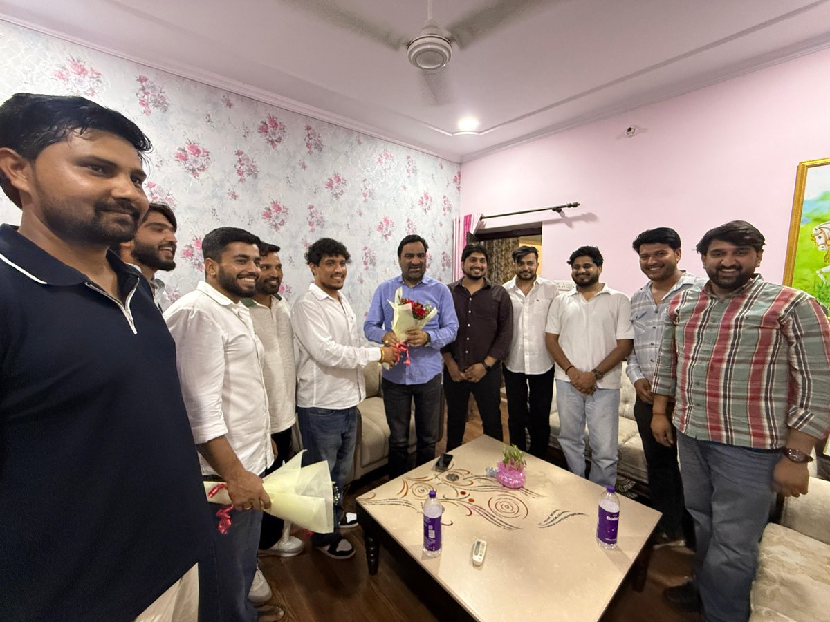 hanumanbeniwal's tweet photo. जयपुर आवास पर आगंतुक जनों के साथ मुलाकात से जुड़े छाया चित्र | https://t.co/8FSAvUzURW