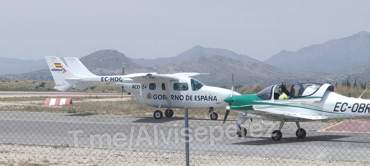 Alviseperez's tweet photo. El pasado 2 de Junio el Ministro Oscar Puente vino a jugar al Golf al Club Bonalba en Alicante.

Para eso utilizó un avión del Gobierno de España y 4 guardaespaldas.

El avión se quedó esperando en el aeroclub de Muchamiel, Alicante.

Lo de este país es surrealista. https://t.co/jAEeJigrNY