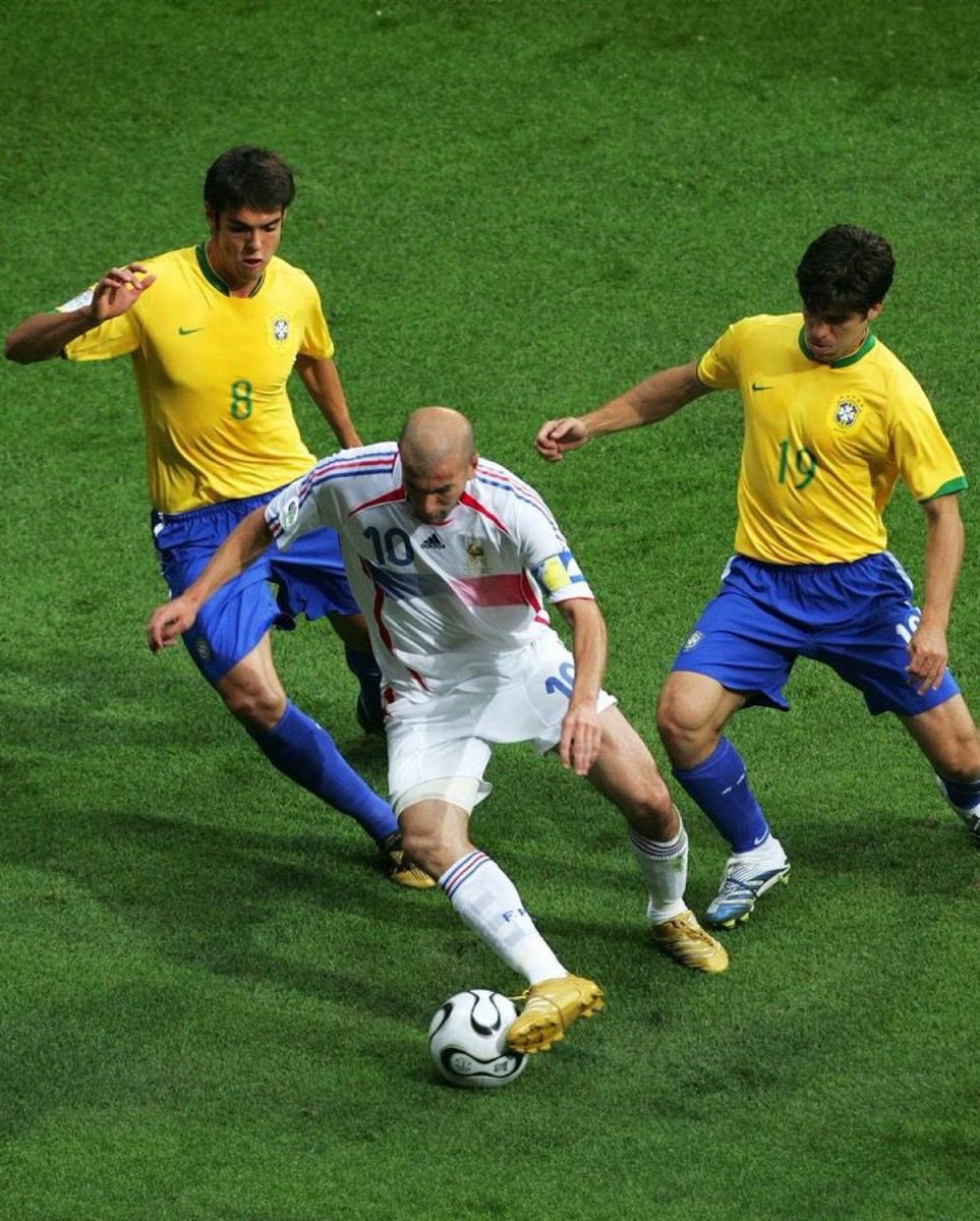 futnostalgico's tweet photo. Quantos anos você tinha no dia 1 de julho de 2006?🤔

Eu começo: 12 anos e chorei muito. 🥹🇧🇷 https://t.co/BQgbFbVCRB