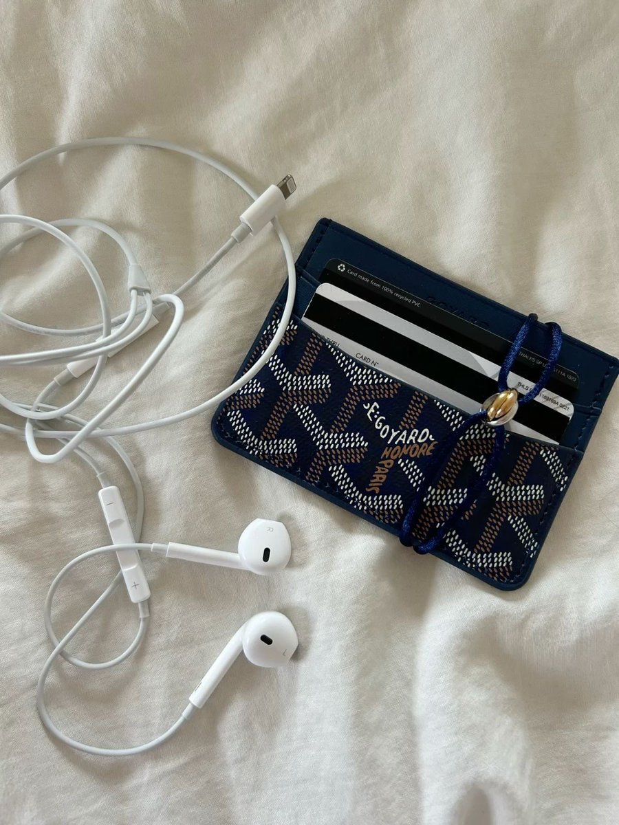 ClassyGntleman's tweet photo. Just the essentials https://t.co/1lTdmpxDlm