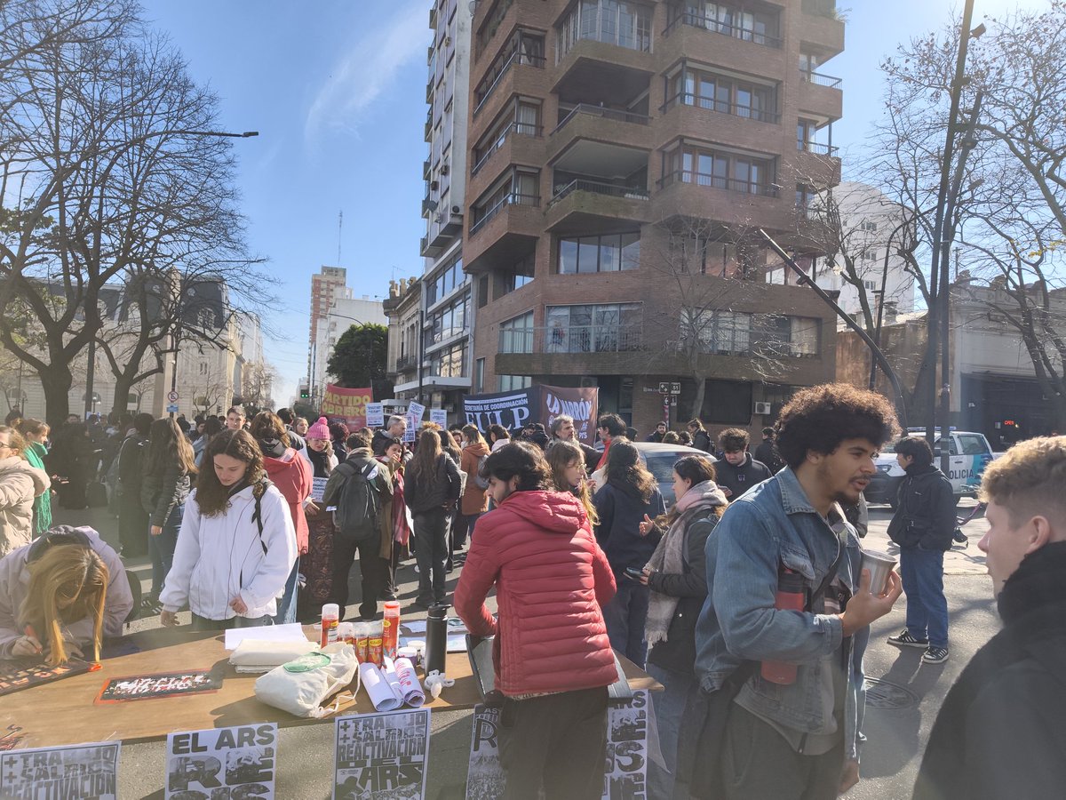 TitoBustosLP's tweet photo. @0221comar Despiden mujeres víctimas de violencia de género en el Astillero. El ministerio de mujeres de declara "incompetente" @EstelaEDiaz dónde estás? https://t.co/t17uxnfeFI