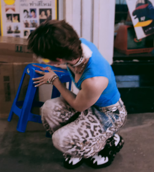 BUAFAIRY's tweet photo. chianbua usando pantalones a juego <3 https://t.co/5fytx9iSFo