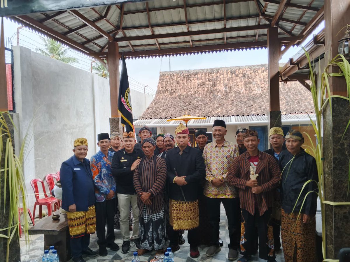 polpp_pringsewu's tweet photo. Praja Binmas Kecamatan Sukoharjo dan Satlinmas melaksanakan kegiatan pengamanan pada acara Suran Panji Sewu dan Siraman Pusaka Nusantara dengan tema Generasi Muda Lestarikan Budaya Bangsa.

Acara tersebut  berlangsung di Pekon Sukoharjo III, Kecamatan Sukoharjo. (28/06/2026) https://t.co/J6iPpBiVH7