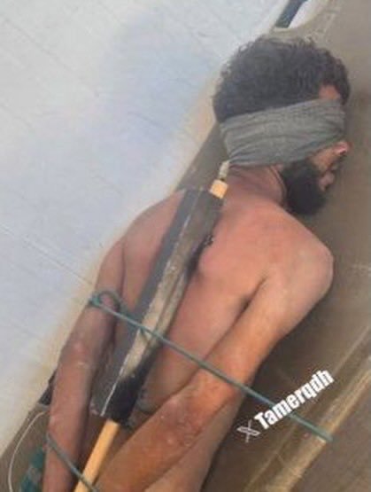 LevantWire's tweet photo. 🚨 JUST IN:

A widely circulated image published by Israeli media appears to show a Palestinian detainee in Gaza bound and blindfolded under harsh conditions, drawing widespread criticism and concern. 🇵🇸⚠️ https://t.co/B4rixoHwq1