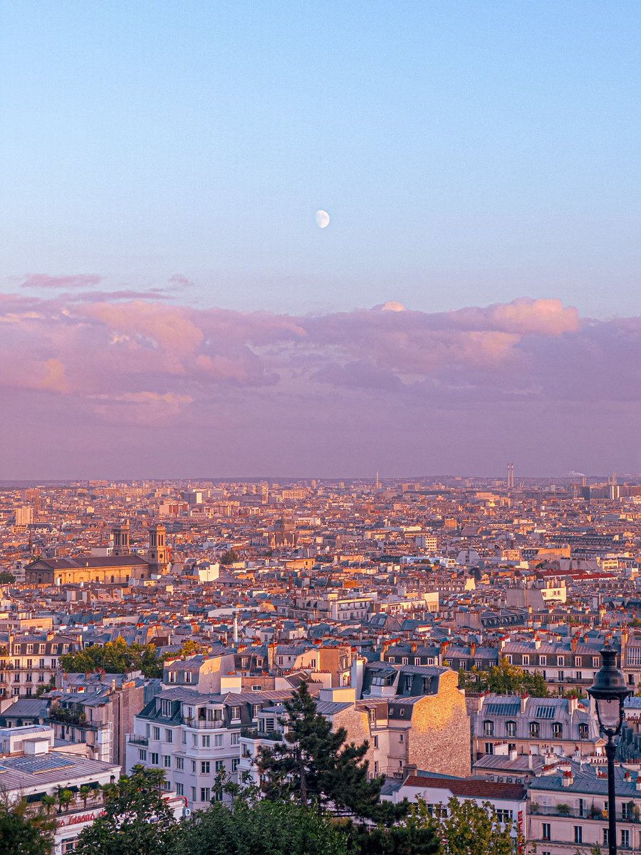 faresrsf's tweet photo. Parfois faut juste aller faire un tour à Montmartre pour apprécier la vue https://t.co/v8ZkCu4Enj