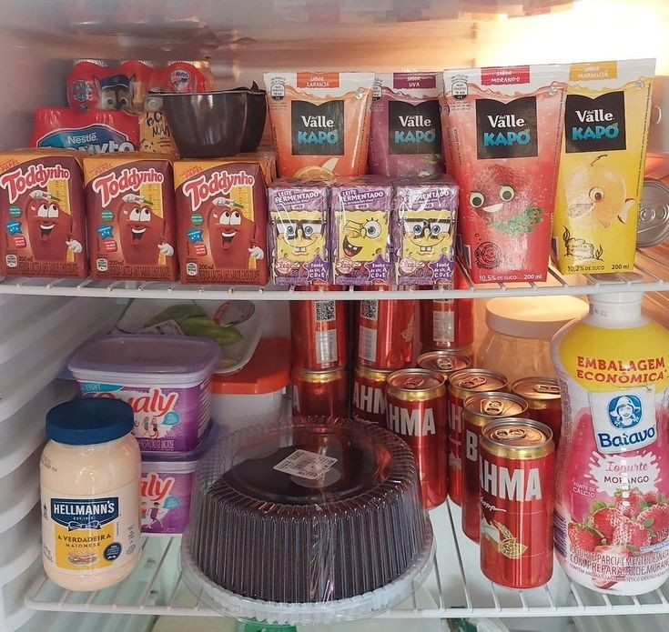 mendeswqr's tweet photo. a geladeira do adolescente que começou a morar sozinho https://t.co/GlG4ghEqmj