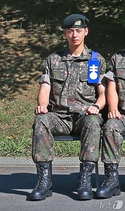 pannchoa's tweet photo. Cha Eunwoo converts to Catholicism in the army with Apostle John as his baptismal name
https://t.co/mbBs42pOFX https://t.co/atyn4aGYQl