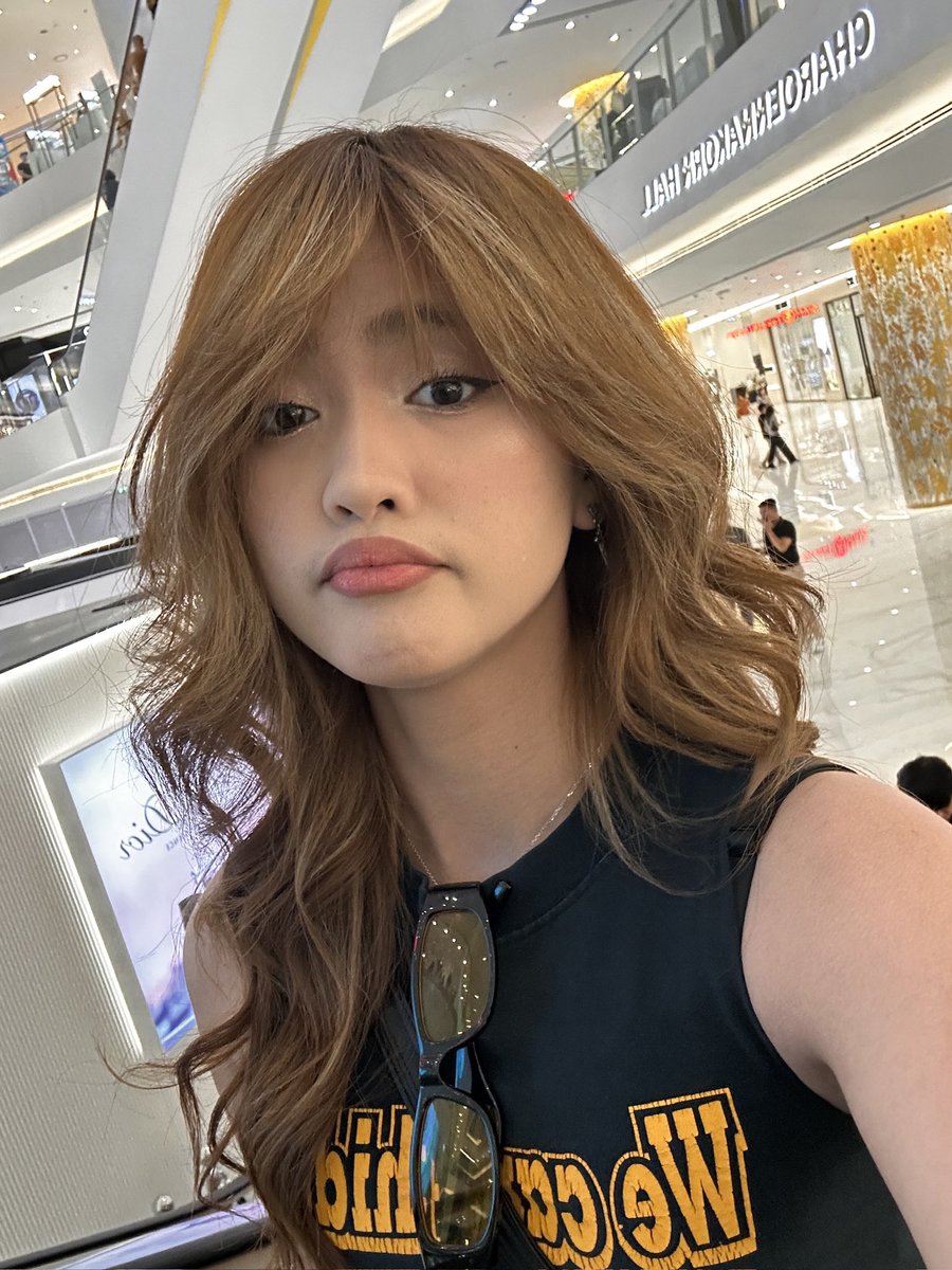 AdelRevaaa's tweet photo. kangen juga ya sama rambut gonjreng ini https://t.co/0C8y2DIqpl