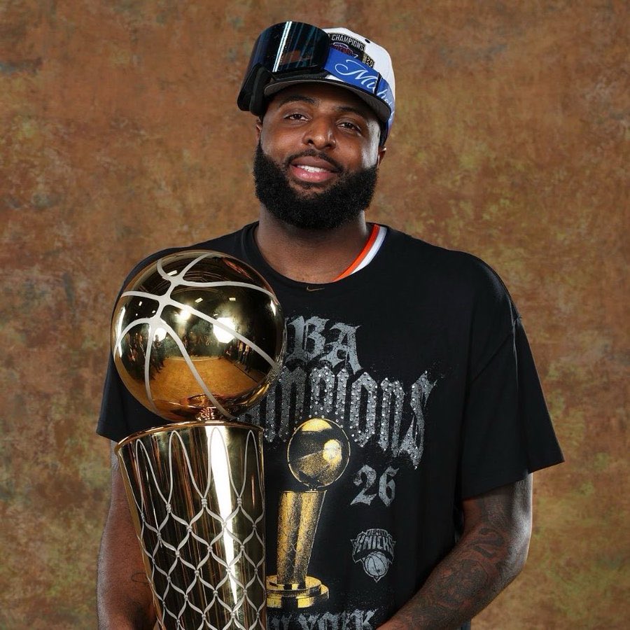 mistertdnyk's tweet photo. Mitchell Robinson in a Celtics jersey just made me physically ill.

Thank you for everything, Mitch. 
Forever a Knicks legend.

But going to Boston of all teams???

That’s criminal. https://t.co/wjpENio0Mx