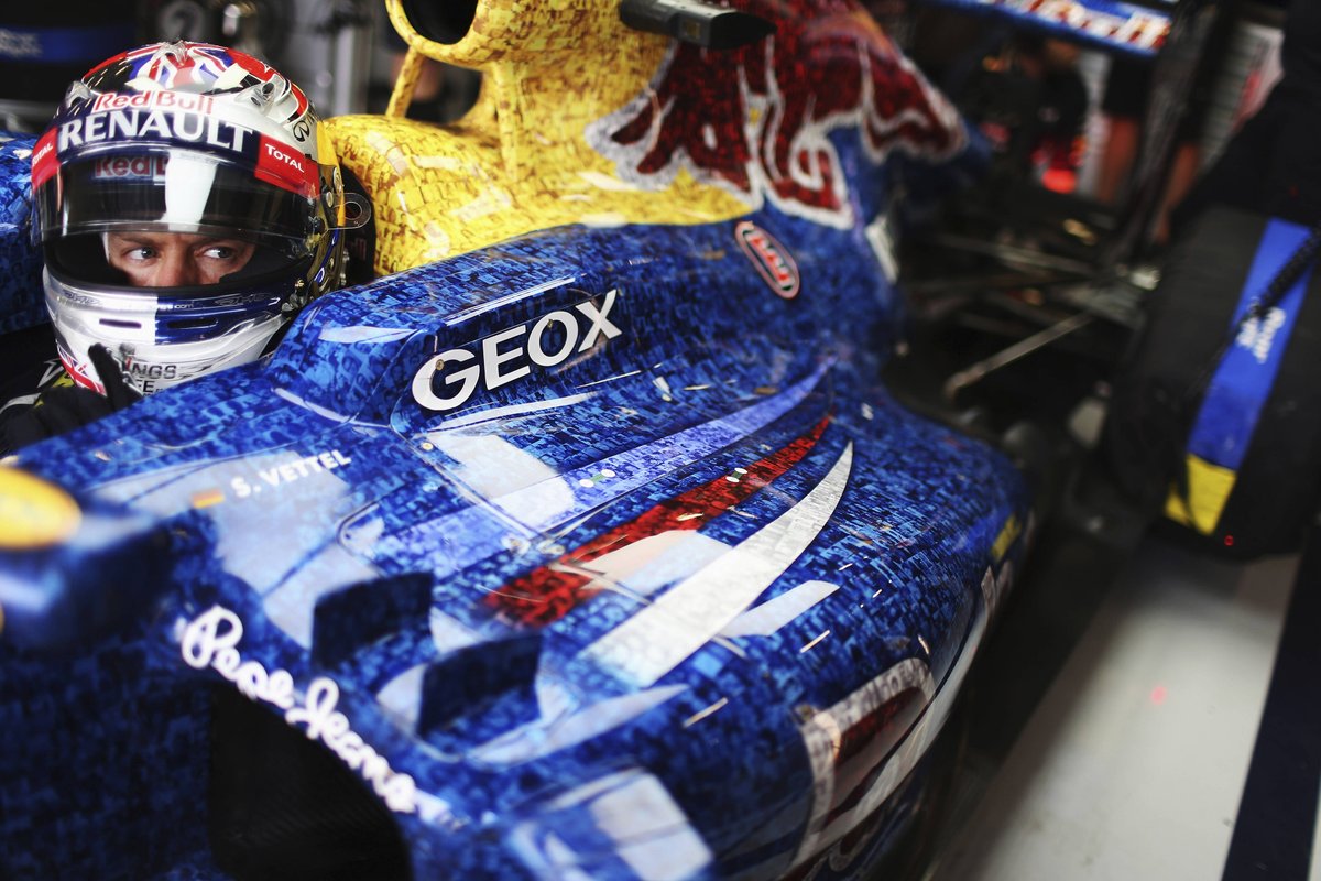redbullracing's tweet photo. Special livery in the spray 🌧️

Throwing it back for our Wings For Life look in 2012 💙 

#F1 || #BritishGP 🇬🇧 https://t.co/gvFMF2jJWI