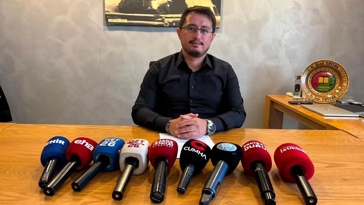 AvResulErturk's tweet photo. Bugün DEVA Partisi Eskişehir İl Başkanlığımız adına yerel basınımıza gündemi değerlendirdim.

📌 Karar alma süreçleri; demokrasiye, hukuk ilkesine ve teşkilat iradesine uygun olmalıdır. Mevkidaşım Sayın Talat Yalaz ve ekibine yönelik haksızlığı kamuoyuyla paylaştık.

📌 En önemli gündem 17 milyon emeklimizin geçim sıkıntısıdır. 20 bin TL ile insanca yaşam mümkün değildir.

DEVA Partisi olarak çözüm önerilerimizi paylaştık:

- Yılda 12 yerine 14 maaş

- Bayram ikramiyesinin bir maaş seviyesine çıkarılması

- Maaşların 6 ayda değil 3 ayda bir güncellenmesi

Açıklamalarımıza ilgi gösteren, sesimizi hemşehrilerimize duyuran ve demokrasinin vazgeçilmez bir parçası olan Eskişehir’imizin kıymetli yerel basın mensuplarına ve tüm gazeteci dostlarımıza teşekkür ederiz.