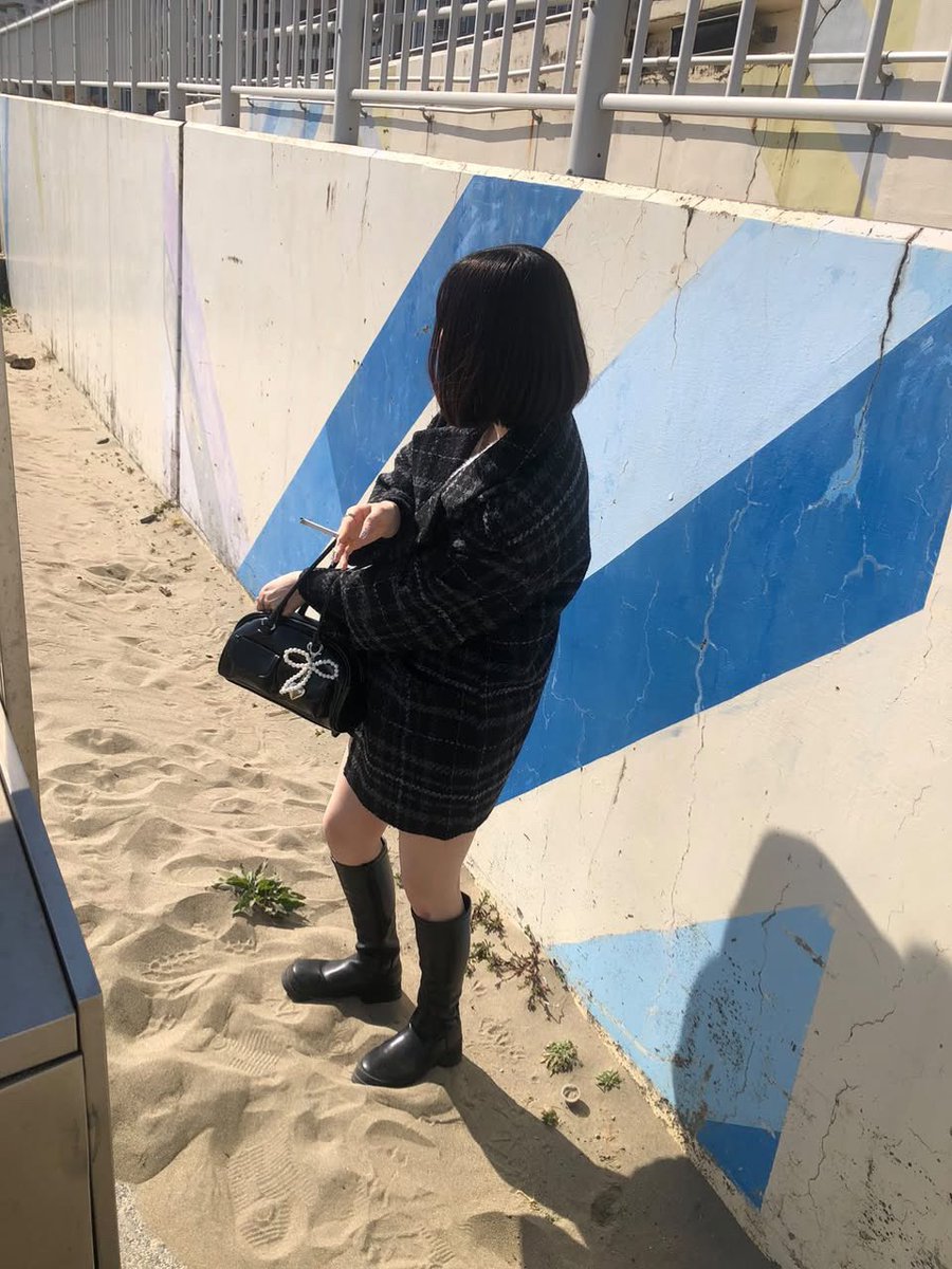 yuru_kcr's tweet photo. 海に足浸かってる女の子を横目にうちはやに摂取 https://t.co/vcPRCAaRls