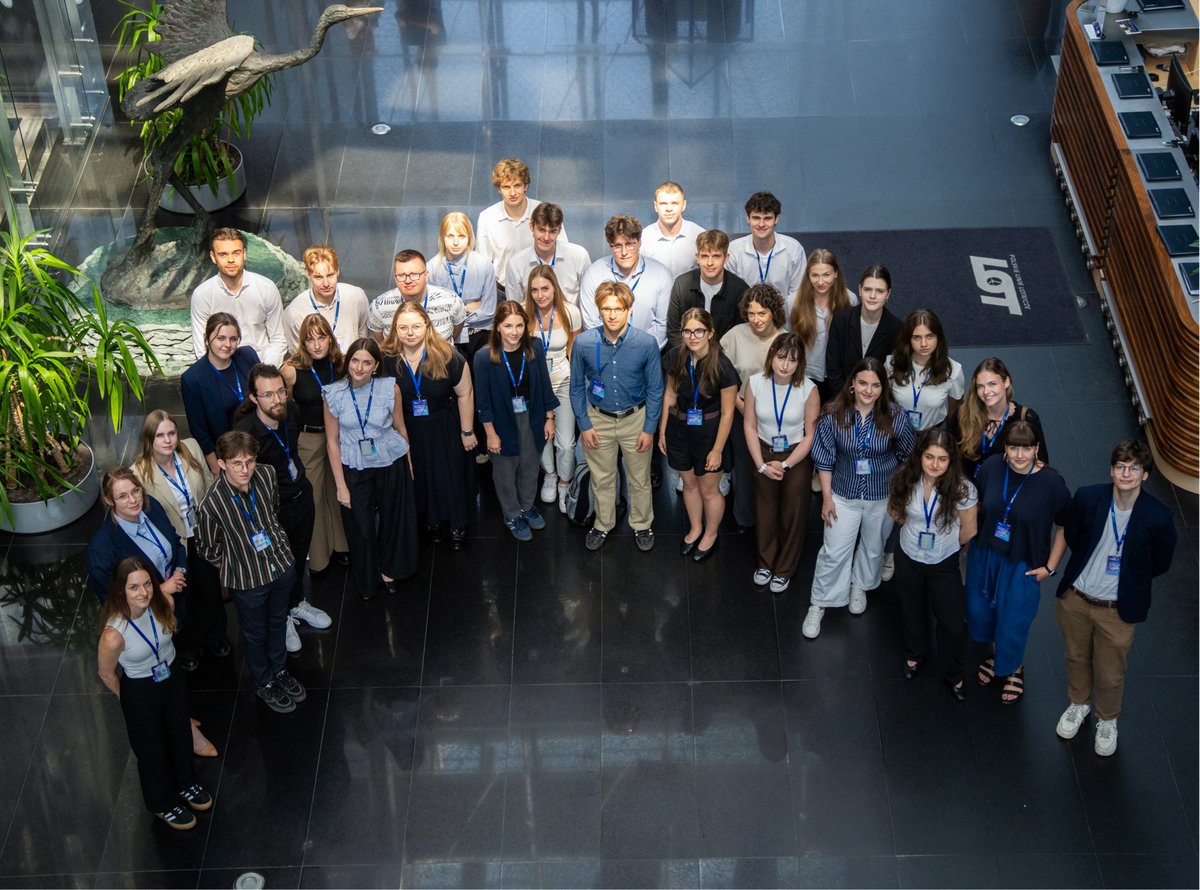 LOTPLAirlines's tweet photo. LOT Summer Internship wystartował!✈️
Na nasz pokład dołączyło ponad 30 stażystów do 21 obszarów. Przed nimi trzy miesiące pełne wyzwań, zdobywania praktycznej wiedzy i poznawania branży lotniczej od środka.
Ważne, z kim podróżujesz.
#flyLOT https://t.co/rTITTLkttm