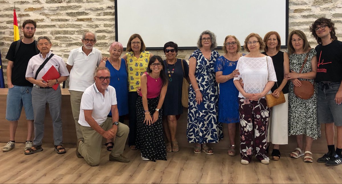 cristinight's tweet photo. Ponemos fin al Taller de Lectura (@Sabiexumh) con una última sesión en la que hemos escuchado los relatos de algunos de mis estudiantes de CAUP. Muy afortunada. El curso que viene más ☺️ https://t.co/7rK1O7nLcg