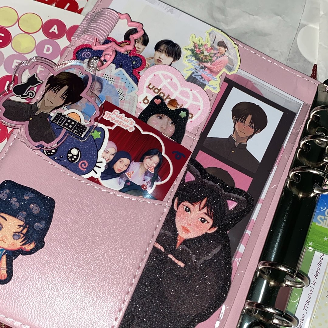 ppang01_'s tweet photo. sleeve binder nya belum dateng☹️ https://t.co/Tf7Y2hzn74