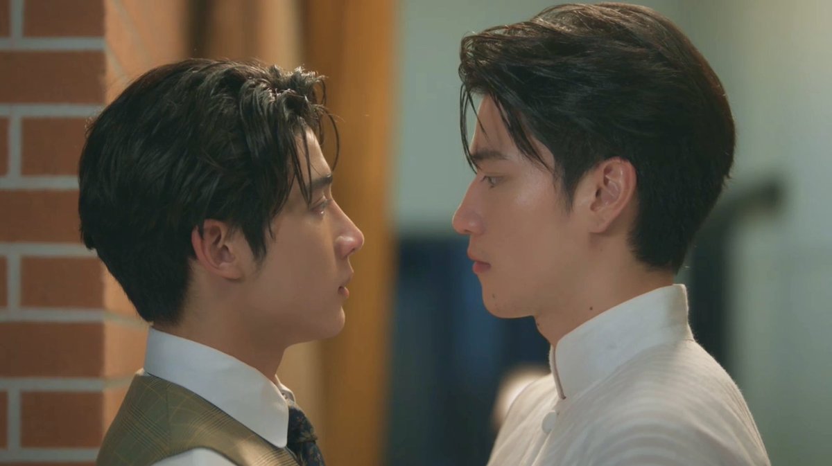 bumpkinscotch's tweet photo. อยากพุดถึงอันนี้ ตอนดุคือรุ้สึกว่ามุมสวยมากๆ ชั้นรักองศาหน้าพี่อินสุดๆ ㅠ ㅠ ทำไมหัวสวยได้ขนาดนี้ แบบกะโหลกสวยมาก สัดส่วนหัวคือนึกว่าใช้ golden ratio 😭 คือทรงผมรับหัว หัวรับหน้าผาก หน้าผากรับจมูกตาปากอีกที โคตรหล่อเลยร้อยเอกมุเด้ง ;____; 🫶🏻💘

; #innjkrsn
( #อินองศา #InnOngsa ) https://t.co/KwXOKzfkh7