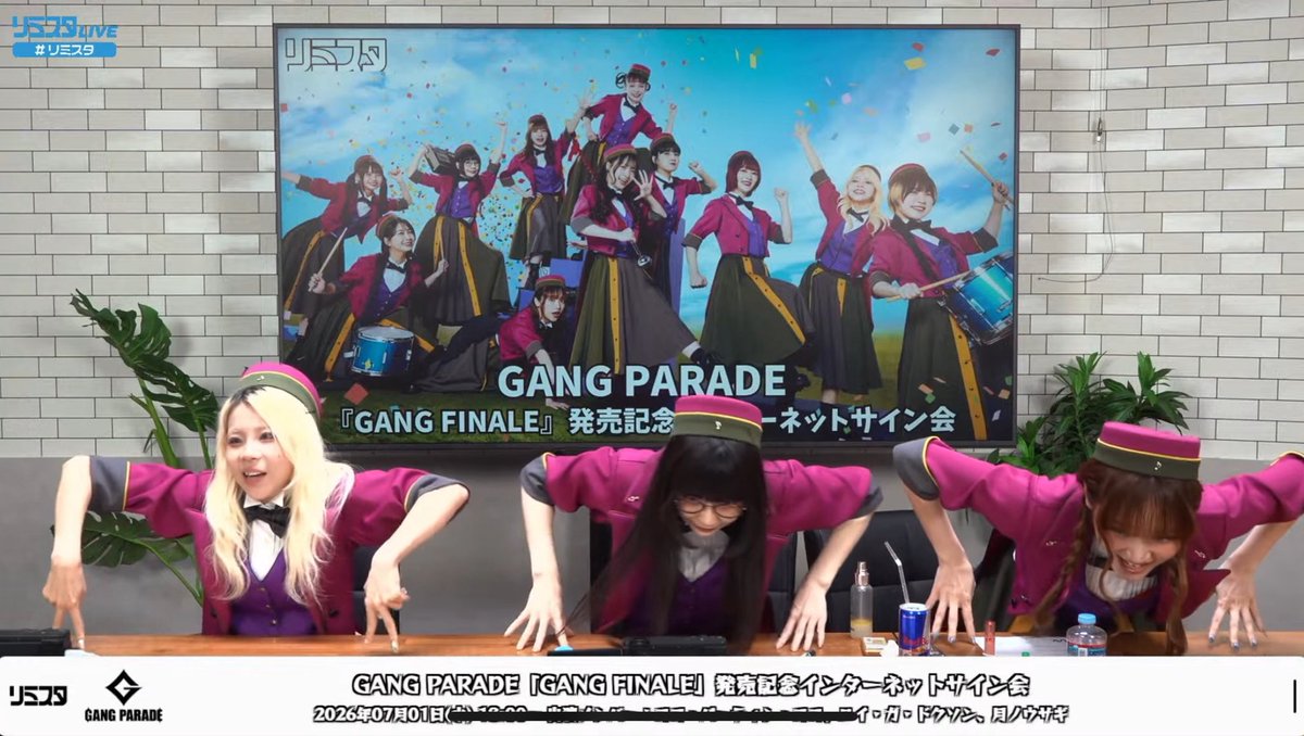 COCOpate_GANG's tweet photo. ラストのリミスタありがとーーーー！
最後のCDにみんなのサイン書けて嬉しかった！
リミスタはみんなの愛のこもったメッセージ受け取れるから本当に大好きでした🦀🦀🦀

明日はユアナスだよん！
最後だから悔いなくお馬鹿さんするなよお😎 https://t.co/mQJPvv8qIH