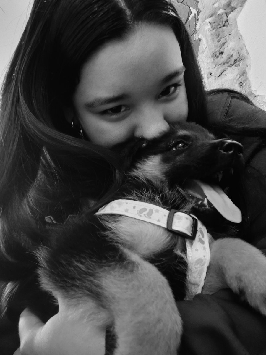 ccamiigomezz's tweet photo. Hace un mes te despediste de mí, skay, y todavía hay momentos en los que espero verte aparecer como siempre. 

Te extraño más de lo que las palabras pueden explicar. 🤎🐾 https://t.co/frc01l9rKa