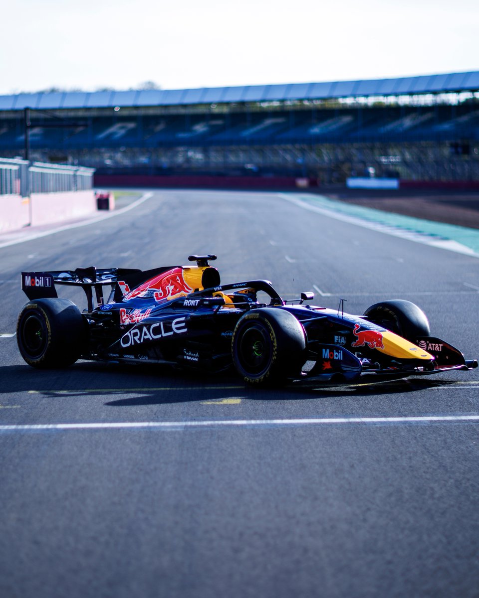 redbullracing's tweet photo. See you tomorrow, @SilverstoneUK 👋

#F1 || #BritishGP 🇬🇧 https://t.co/BAUZb9lwVF