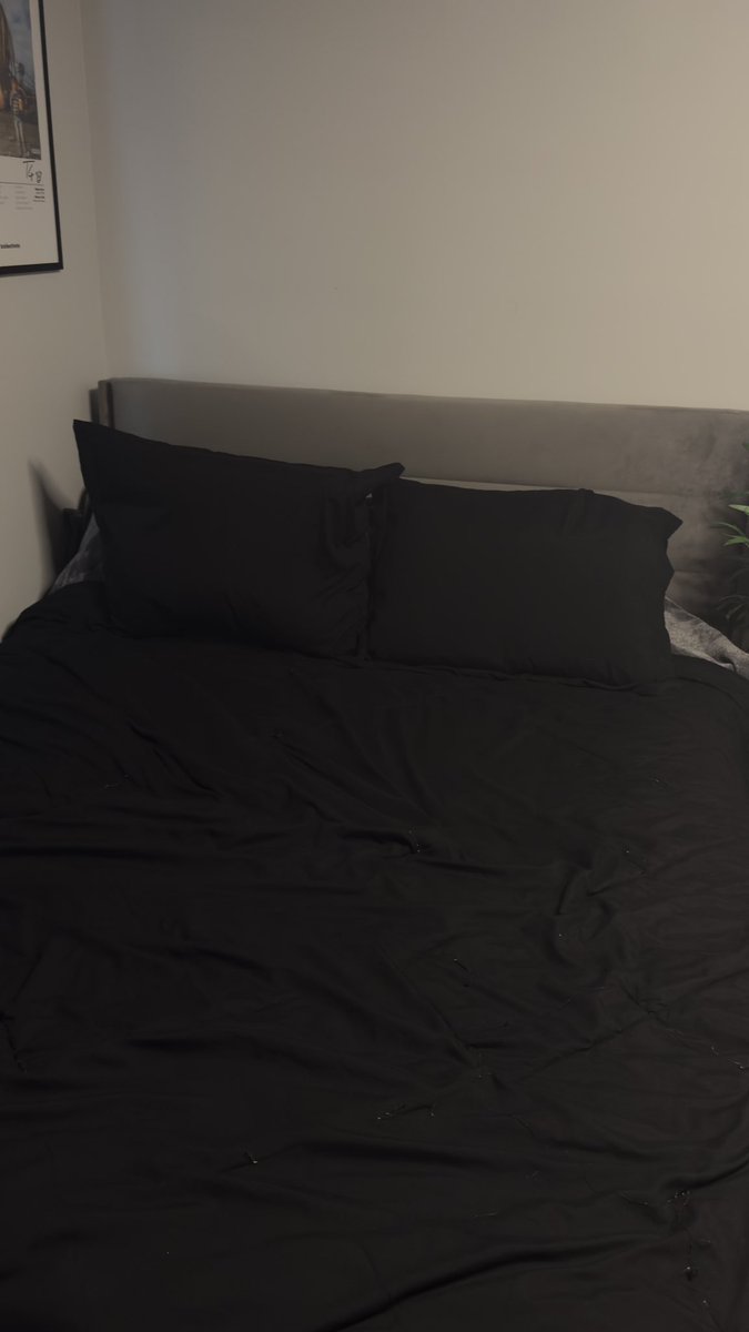 travisledlow1's tweet photo. Make your bed challenge. Still staying disciplined. @robertpomazak @SCNFBOFFICIAL https://t.co/QyZHOecAdp