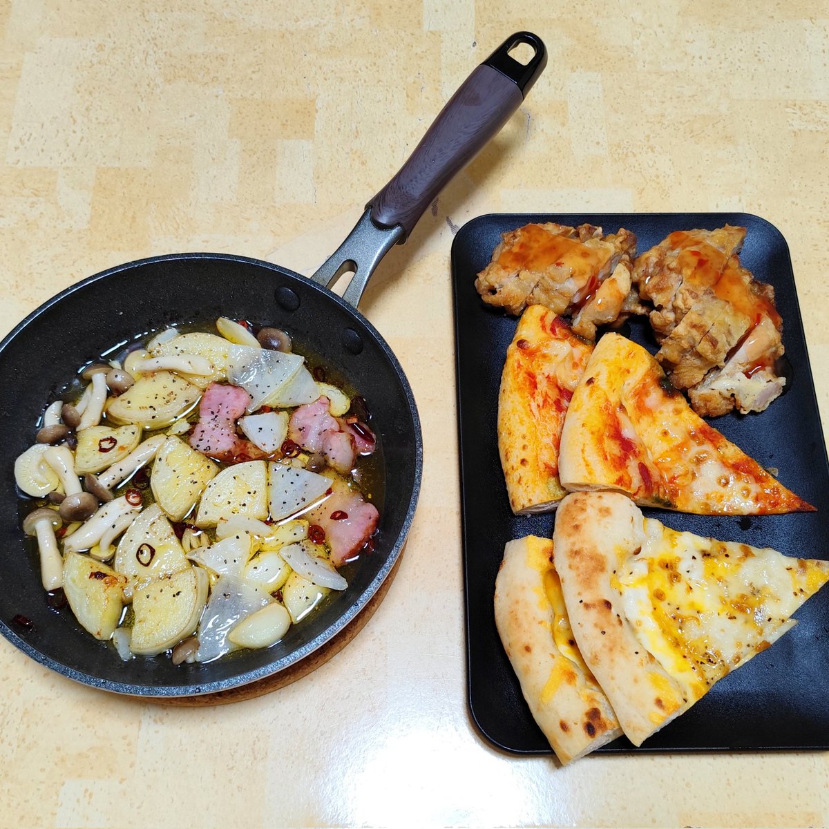 yuuki_pudding's tweet photo. 最近のご飯 おつまみセットやアヒージョ、自家製ポテサラやフライドチキン

残業やプリン探しで遅くなる自由な嫁に
毎日時間あわせて熱々ご飯���って
お風呂上がりにはアイスコーヒーいれてくれる夫ぉ...
すぱだりがすぎる。

#料亭くろ #くろゆきノロケ https://t.co/Kk2pVtVH1g