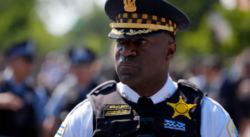 BenBradleyTV's tweet photo. BREAKING: Chicago police superintendent Larry Snelling announces he'll retire July 15th.  He's held the top job nearly 3 years and spent nearly 30 years on the force.

"Thank you does not fully express my appreciation for you, the people of Chicago."
https://t.co/e2SQ4VXLIh https://t.co/I1avsDsDn4