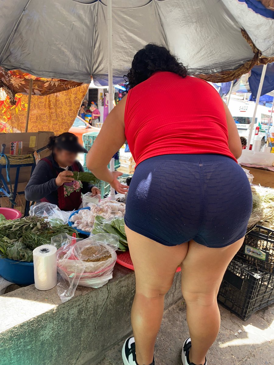Ailin_Manu's tweet photo. Los días de Mercado son los mejores para pasear &amp; dar un taquito de ojo🔥🍑 https://t.co/ZckIRhSCGb