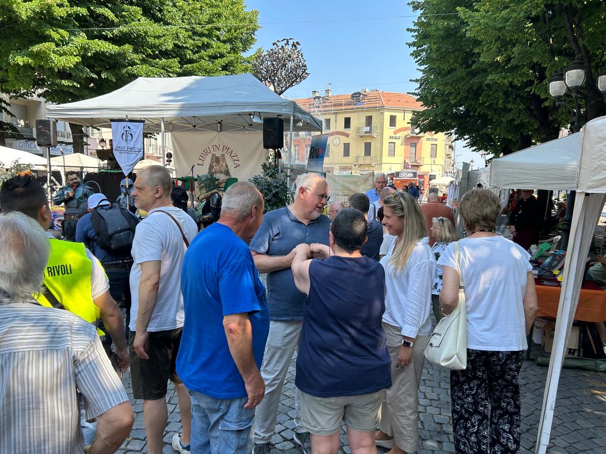Ladduce's tweet photo. 📚 Libri in Piazza è tornata! 
Dal 2022 questa manifestazione continua a crescere, riempiendo il cuore di Rivoli di libri, storie, incontri ed emozioni. Ogni anno sempre più partecipazione, sempre più entusiasmo. Viva la cultura. Viva Rivoli!❤️ https://t.co/qekBo8fXgq