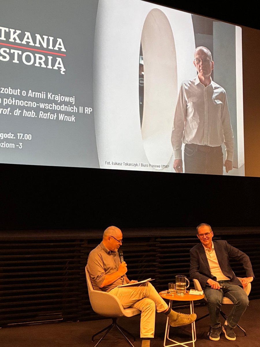 poczobut's tweet photo. To było inne spotkanie niż dotychczasowe. Dziś w Muzeum WW2 z prof. Wnukiem rozmawialiśmy o poległych kresowych batalionach AK, o  Kotwiczu, Ragnerze, Łupaszce, Niemnie i dużo o Olechu. Pessymisci mówią, że w PL jest z 10 osób, których to interesuje. Było więcej :) To cieszy! https://t.co/eqgomsEyU4