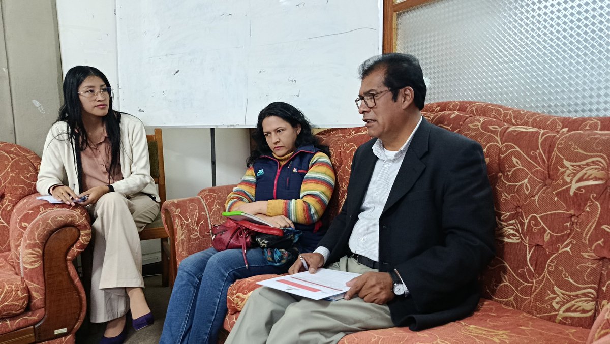 AGAMDECH's tweet photo. AGAMDECH coordina con la Gobernación de Chuquisaca la puesta en marcha de la elaboración del Plan Autonómico de Desarrollo Departamental (PAD) con 4 encuentros regionales y un encuentro en la ciudad de Sucre, para el levantamiento de demandas. 
#Agamdech #Chuquisaca https://t.co/L65z6mBdUH