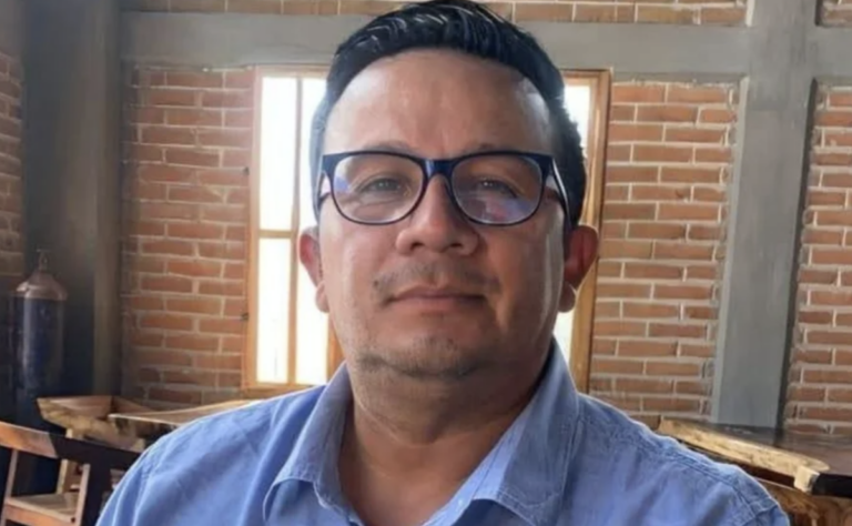 VirtualNotMX's tweet photo. 🇲🇽 NACIONAL | Atacan a balazos al periodista Marcos Ramos en Cintalapa https://t.co/ltJEaCOAKO 🔗 #JusticiaParaMarcosRamos #LibertadDePrensa #PeriodismoEnPeligro #Cintalapa #Chiapas https://t.co/CrODaFt54Q