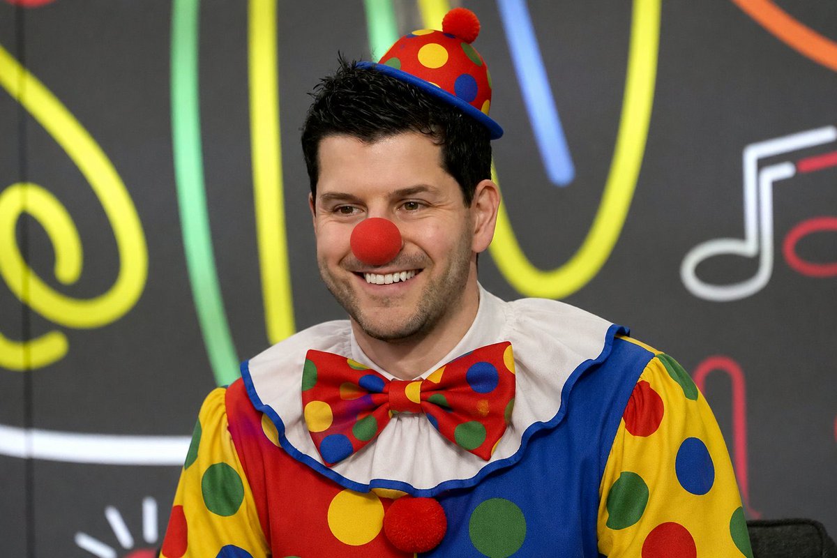 Chi_BrushLion's tweet photo. Make us some balloon animals now KD! #FireDavidson https://t.co/fN4jaj9i2r