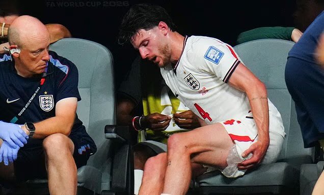 DailyAFC's tweet photo. Declan Rice was seen icing his left hamstring at the end of England’s match against DR Congo. 🤕 https://t.co/v5rAYCU758