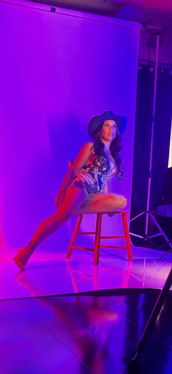MickieJames's tweet photo. 📸 BTS 👀
❤️🤍💙
🎶🔗 They Gave All - Single by Mickie James https://t.co/F4rU8RwyKW

#4thofJuly https://t.co/Vz6TdD1iLq