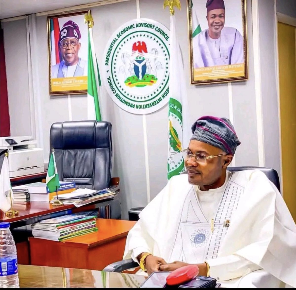 ishakaa's tweet photo. 📌📌📌📌📌📌
‼️‼️🚨🚨‼️‼️

Record Breaking Development In The History Of Nigeria💥💥💥💥💥

All T-Pain Regime Banga Boys & Girls Should Gather Here

You were all wetting your pants that under President Buhari his signature was forged at CBN

Make una come collect 

Now a whole fake federal agency known as  “Presidential Foreign Intervention Promotion Council” was created under the the T-Pain regime

🔥with a fake DG 
🔥allegedly with budgetary allocation
🔥with government branding 
🔥headquartered at the Federal Secretariat 
🔥calling meetings of foreign diplomats
🔥with @cenbank accounts 
🔥visiting high profile heads of agencies like @officialEFCC 

You see una life?