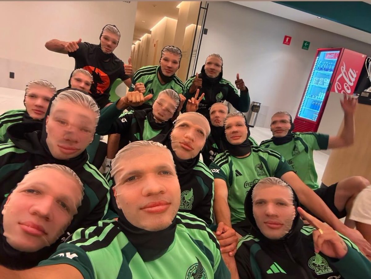 SergioRodr91650's tweet photo. 😂🇲🇽 LOS JUGADORES DE MÉXICO CELEBRARON EL PASE A OCTAVOS CON LA MÁSCARA DE HAALAND https://t.co/1XjPljYfLo