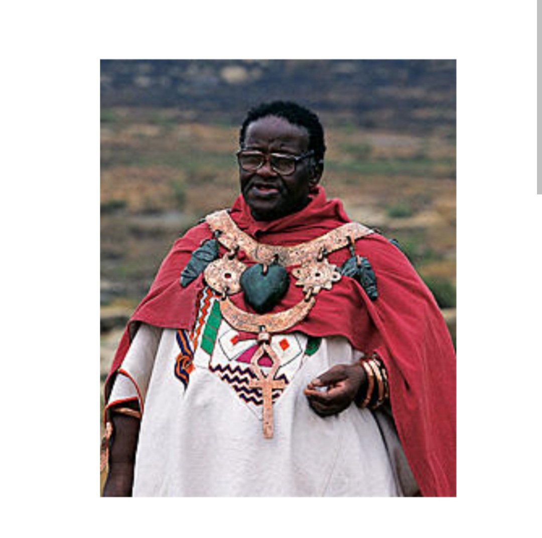 Jackson65483256's tweet photo. @PresidencyZA @CyrilRamaphosa Hmmm,  South Africa should be preparing for Muslim take over in the nearest future,  Battle await you in no distance time.  Vusamazulu Credo Mutwa prophecy is coming to pass 😮. He is indeed a great prophet who saw tomorrow and the future 🙌 https://t.co/4LgAABfxmE