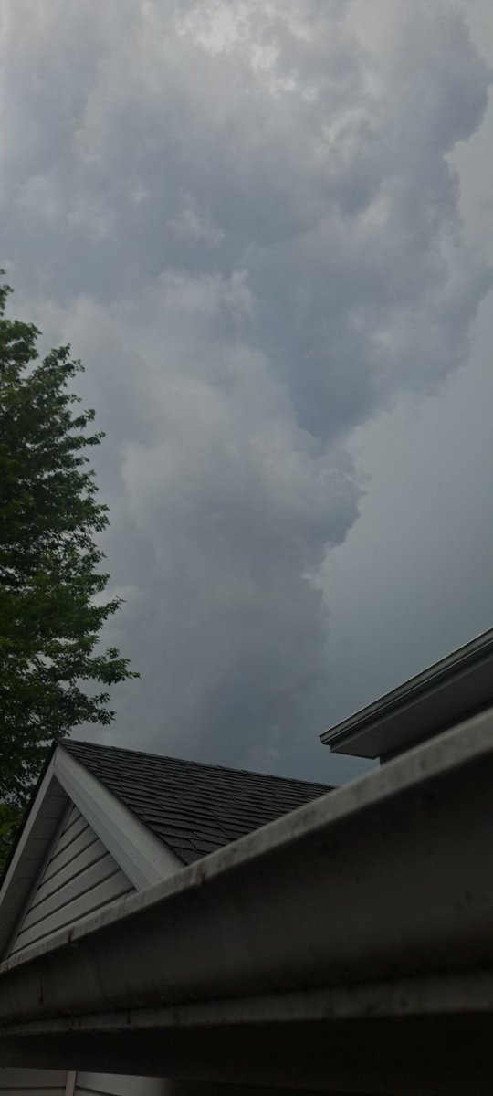 JoeyMar101's tweet photo. Another fast moving storm about the hit orleans ontario. #onstorm https://t.co/ErgZvToVxP