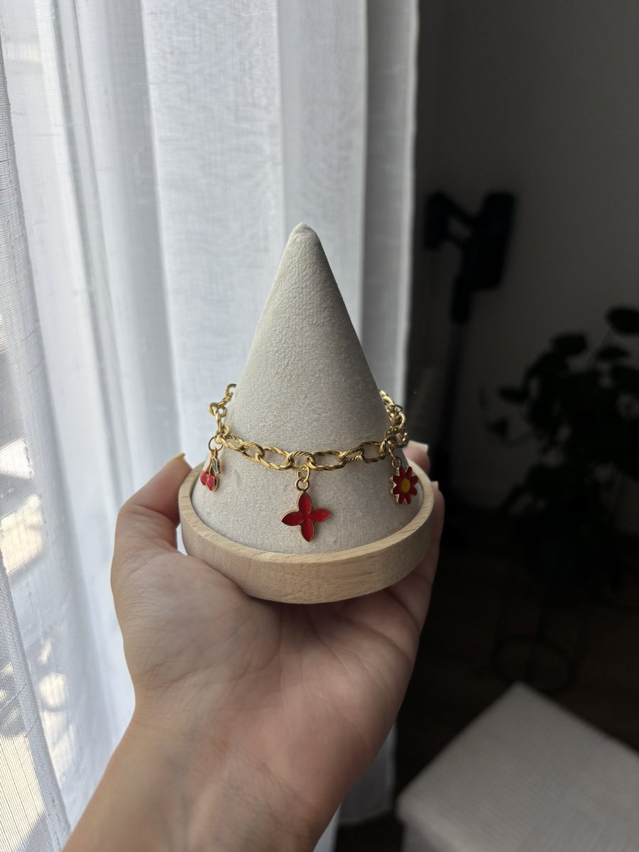 Leslyytm's tweet photo. Retrouvez mes créations de bijoux comme des bracelet en chaîne avec des charms, tout en acier inoxydable fait entièrement par mes soins ✨

https://t.co/4U4zXviGJC https://t.co/aJ4TbSrSqA