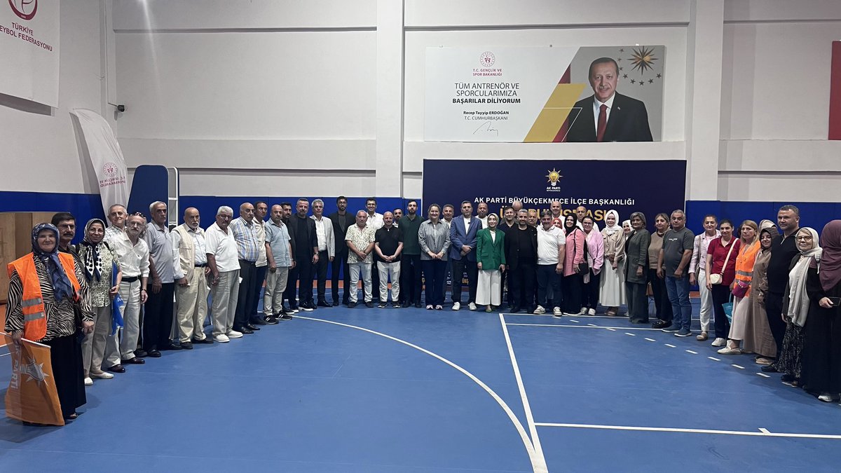 akbcekmece's tweet photo. 📍Üye buluşmalarımız devam ediyor  

İlçe Başkanımız Rasim Yağar öncülüğünde, İlçe Teşkilat Başkanımız Musa Kaynar koordinasyonunda; Kadın ve Gençlik Kollarımızın destekleriyle Mimarsinan, Mimaroba, Ekinoba ve Sinanoba mahallelerimizin üye buluşmasını coşku ve heyecan içerisinde gerçekleştirdik.

Teşkilatımızın gücü ve dava arkadaşlarımızın kararlılığıyla Türkiye Yüzyılı hedeflerimiz için çalışmaya devam ediyoruz.

@akpartiistanbul 
@abdullahozdemir 
@halimaksu 
@baharcvs 
@RYagar