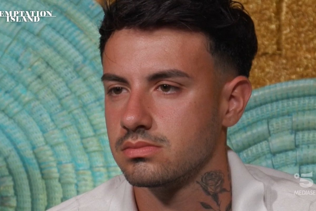 IlMondodellaTV's tweet photo. #Cristian: "Mi sento umiliato, mi sento proprio umiliato, mi sta facendo prendere in giro da tutti" ❤️‍🩹
#temptationisland https://t.co/tKsvaRiVt0